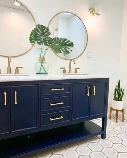 Bathroom remodel. Navy blue vanity with brass gold hardware. Gold accent pieces. #liketkit @liketoknow.it http://liketk.it/2K0CI #LTKhome #LTKsalealert #LTKbeauty @liketoknow.it.home Makeover Kamar Mandi, Navy Bathroom, Blue Bathroom Vanity, Blue Bathroom Decor, Bathroom Vanity Designs, Blue Vanity, Hall Bathroom, Vanity Design, Upstairs Bathrooms