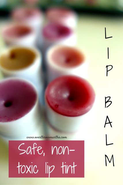 #DIY tinted lip balm in all the colors: #pink #brown #red Green Tea Lip Balm Diy, Diy Natural Tinted Lip Balm, Diy Lip Balm Tinted, Lip Balm With Color, Diy Lip Tint Recipes, Homemade Tinted Lip Balm, Beet Root Lip Balm Diy, Natural Tinted Lip Balm, Lip Tint Recipe