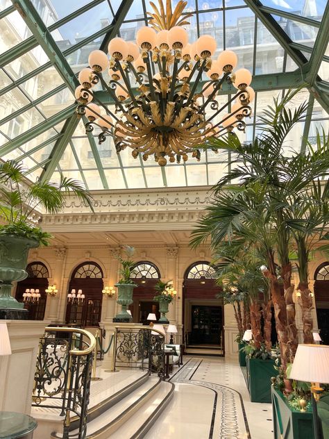 Italian Hotel Exterior, Rooftop Cafe Ideas, Hotel Conservatory, Intercontinental Paris Le Grand, Classic Foyer, Arcade Architecture, Modern Restaurant Design, Classic Restaurant, Hotel Ideas