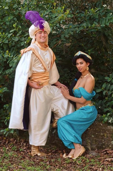 another Prince Ali Partner Costume, Jasmine Disneybound, Hiccup Costume, Easy Halloween Designs, Aladdin Jafar, Partner Costumes, Jasmine Cosplay, Disney Play, Prince Ali