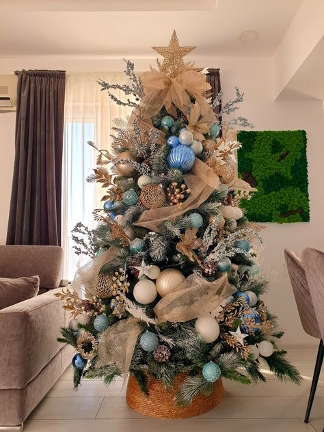 Baby blue ,white and champagne-the perfect combination for a cozy and beutiful Christmas tree when you have a baby boy😊 Blue And Champagne Christmas Tree, Baby Boy Christmas Tree, Baby Blue Christmas Tree, Champagne Christmas Tree, Santa Ideas, Christmas Decs, Tree Inspiration, Baby Boy Christmas, Tree Themes