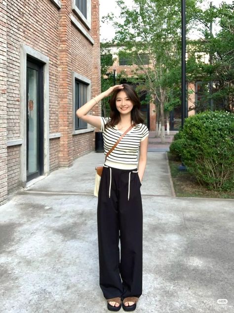 Outfit Everyday, Korean Fits, Kirsten Dunst, Korean Fashion Trends, Petite Outfits, Casual Summer Outfits, Girl Names, School Outfits, Summer Casual