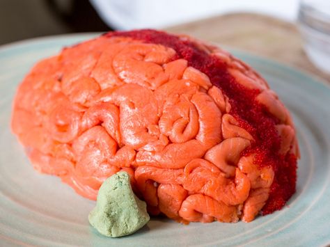 It's Almost Too Real : Now you have an appetizer that looks like a real brain but tastes like a smoked salmon sushi roll. Classic Halloween Party, Gross Halloween Foods, Sushi Halloween, Avocado Cream Cheese, Smoked Salmon Sushi, Sandwich Art, Salmon Sushi Rolls, Smoked Salmon Appetizer, Halloween Party Foods