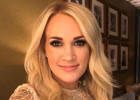 Carrie Underwood Selfie, Carrie Underwood Diet, Carrie Underwood Pictures, Carrie Underwood Style, American Idol Winner, Carrie Underwood Photos, Women Bra, All American Girl, Carrie Underwood