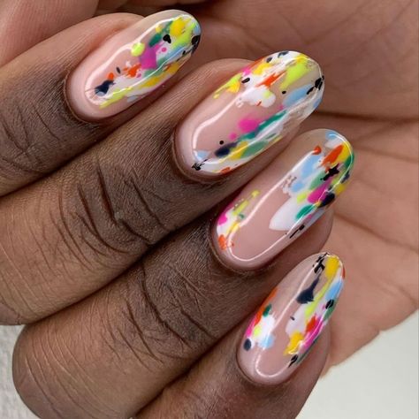 35 Artistic Oval/Almond-Shaped Nail Designs On Black Women - Coils and Glory Artist Nails Design, Summer Nail Ideas Almond Shape, Almond Shaped Summer Nails, Nail Designs On Black Women, Nails Design For Black Women, Summer Nails Oval, Palette Nails, Abstract Nail Art Designs, Beach Nails Designs