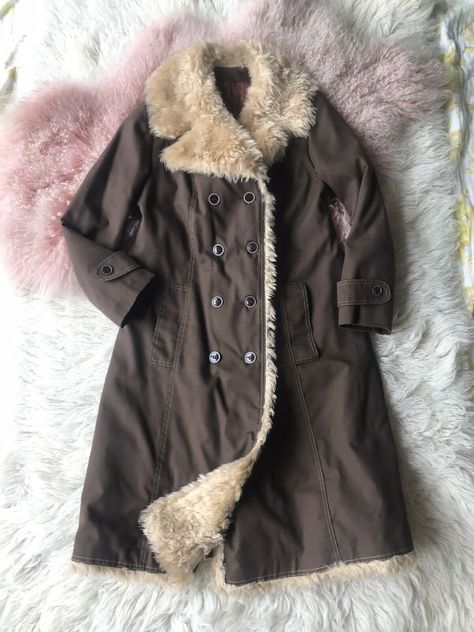 Russian Fashion Aesthetic, Cute Winter Jackets, Russian Outfits, Cute Snow Outfits, Russian Clothes, Russian Coat, Buttons Ideas, Coats For Winter, Russian Princess