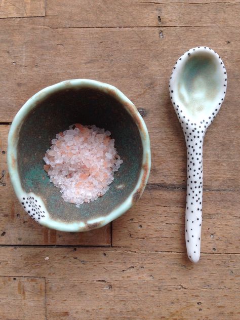 Handmade porcelain pinch pot and spoon. #birkelundboutique #porcelain #handmadeceramics #art #pinchpots #madeindenmark #homedecor #polkadots #interiordesign #inspiration Salt Bowl, Pinch Pot, Hand Built Pottery, Toothpick Holder, Pinch Pots, Porcelain Pottery, Handmade Porcelain, Toothpick, Ceramic Artists