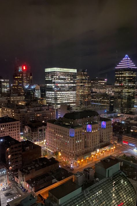 #city #life #ville #night #latenightwalks #montreal #canada #world Montreal At Night, Montreal Aesthetic, Montreal Nightlife, City Aesthetics, Canada House, City Pop, Night Drives, Old Montreal, O Canada