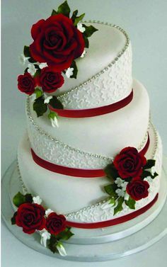 Wedding Cake With Red Roses, Cake With Red Roses, Vintage Pasta, Wedding Cake Roses, Floral Wedding Cakes, Buttercream Wedding Cake, Simple Wedding Cake, Wedding Cakes Vintage, Elegant Wedding Cakes