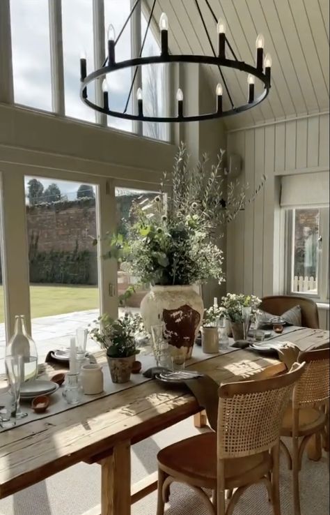 Lydia Elise Millen Home Lydia Elise Millen House Kitchen, Lydia Elise Millen Kitchen, Lydia Millen Aesthetic, Cotswold Dining Room, Lydia Millen Kitchen, Lydia Millen Home, Lydia Elise Millen House, Farrow And Ball Hardwick White, Hardwick White