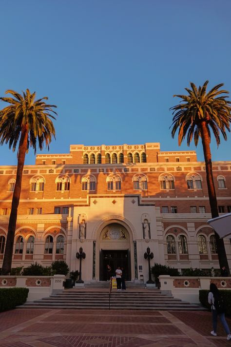 Usc Campus Aesthetic, University Of Southern California Aesthetic, Usc Aesthetic, Fsu Campus, Usc Film School, Usc Campus, Usc University, Usc College, Campus Aesthetic