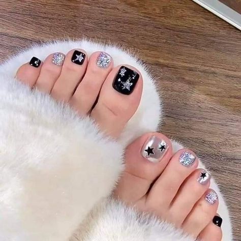 Non Gel Nails Polish, Pedicure Ideas Black, Foot Nails Design, Foot Nail Art, Beach Toe Nails, Easy Toe Nail Designs, Simple Toe Nails, Feet Nail Design, Feather Nails