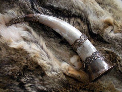 Heathen Heart, Pagan Pride Echo Kom Azgeda Aesthetic, Heathen Aesthetic, Wildling Aesthetic, Fenrir Aesthetic, Viking Aesthetic Male, Troll Aesthetic, Feral Aesthetic, Earth Aesthetic, Viking Aesthetic