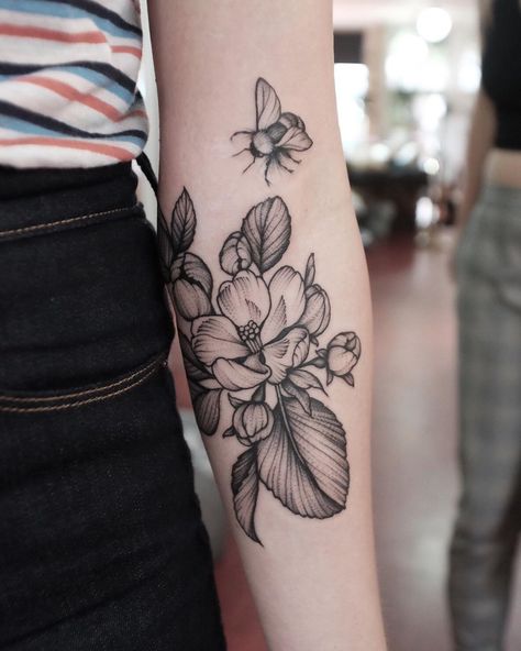 Apple Blossom Tattoos, Moth Tattoos, Mama Tattoo, Amsterdam Tattoo, Tattoo Diy, Serpent Tattoo, Apple Flowers, Snake Tattoo Design, Owl Tattoo Design