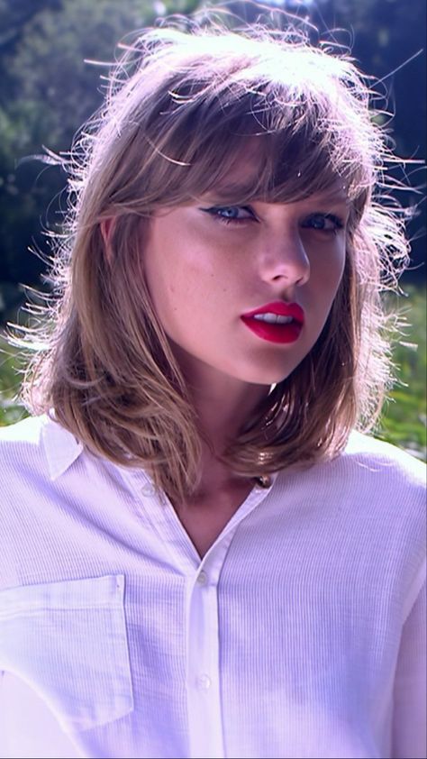 Taylor Swift Short Hair 1989, 1989 Hair, Taylor Swift Short Hair, Taylor Swift Haircut, Taylor Swift Photoshoot, Photos Of Taylor Swift, Swift Wallpaper, Swift Facts, Face Cut