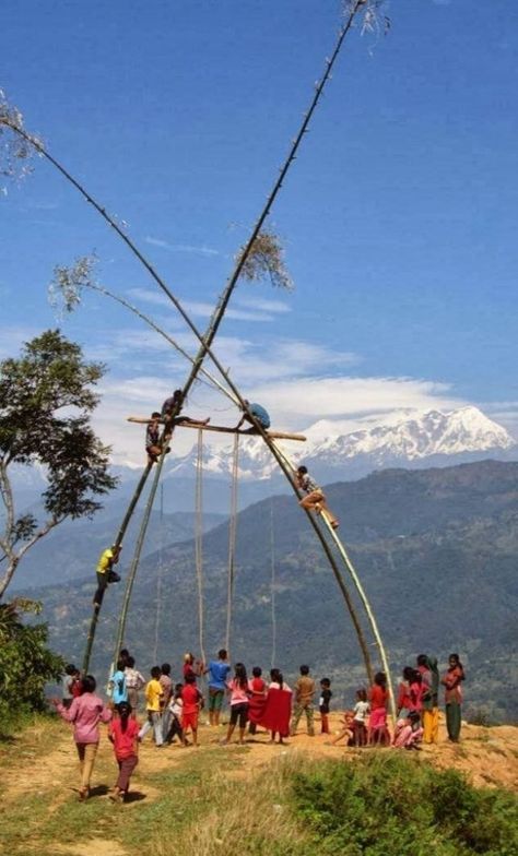 Dashain Festival, Flower Garden Pictures, Nepal People, Flying Kites, Nepal Culture, Couple Poses Reference, Landlocked Country, Nepal Travel