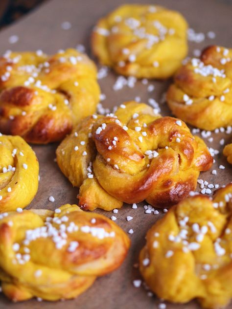 Christmas Buns, Saffron Buns Recipe, Saffron Buns, Baking Buns, Sweet Dough, Almond Paste, Swedish Recipes, Vegan Christmas, Vegan Condiments