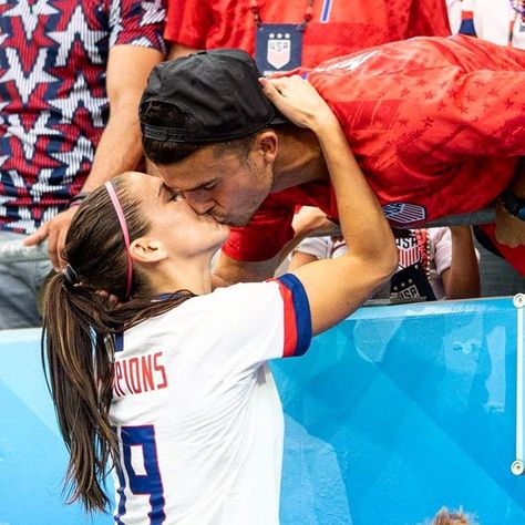 YUUUUUS 🏆🥇 #uswnt #alexmorgan #serlex #servandocarrasco #FIFAWWC "Because, Love is essentialy Admiration" Soccer Relationships, Soccer Couples, Alex Morgan Soccer, Soccer Girl Problems, Sports Couples, Usa Soccer Women, Alex Morgan, Usa Soccer, Soccer Quotes