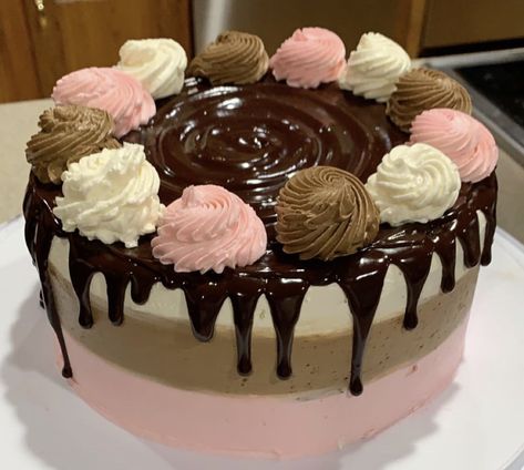 Neapolitan cake with Swiss buttercream #cake #homemade Neapolitan Aesthetic, Neopolitan Cake, Neapolitan Cake, Choco Biscuit, Swiss Buttercream, Neapolitan Ice Cream, Cake Homemade, Salty Treats, Vanilla Chocolate