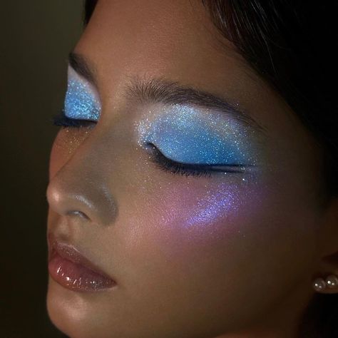 Fantasy Blue Makeup, Interstellar Makeup, Iridescent Eye Makeup, Fae Ball, Halloweenský Makeup, Euphoria Makeup, Rave Makeup, Birthday Makeup, Fairy Makeup