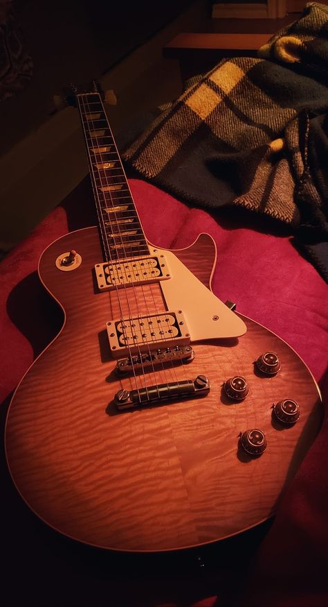 Electric Guitar Les Paul, Les Paul Guitar Aesthetic, Gibson Aesthetic, Guitar Aesthetics, Pretty Guitars, Gibson Electric Guitar, Les Paul Guitars, Gibson Sg, Gibson Les Paul