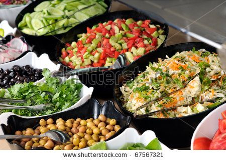 Catering food at a wedding. Salad buffet Fancy Salad, Ideas Para Catering, Wedding Reception Food Buffet, Potluck Themes, Healthy Potluck, Work Potluck, Salad Buffet, Buffet Wedding Reception, Fancy Salads