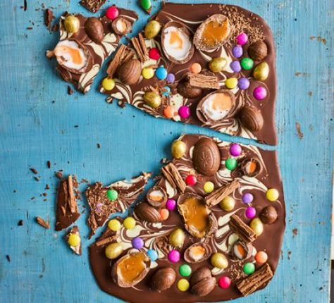 Sweet shop bark Strawberry Animals, Easter Chocolate Bark, Bark Recipes, Chocolate Bark Recipe, Chocolate Slabs, Covered Strawberry, Bbc Good Food, Easter Baking, Easter Goodies