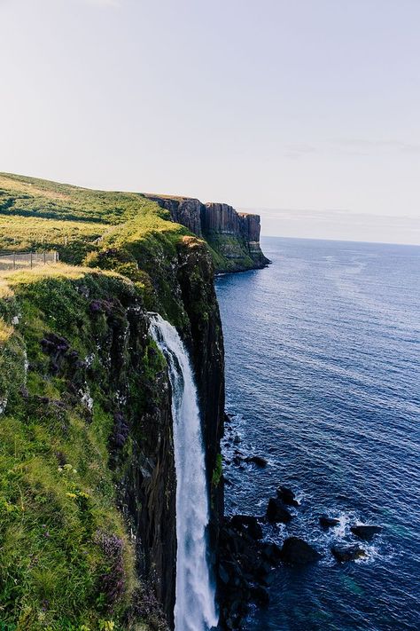 Kilt Rock and Mealt Falls, Isle of Skye // Road trip Scotland Scotland Highlands Travel, Things To See In Scotland, Road Trip Stops, Scotland Culture, Island Of Skye, Scotland Road Trip, Isle Of Skye Scotland, The Isle Of Skye, Skye Scotland