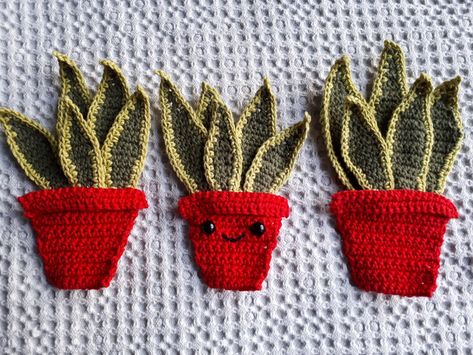 Crochet Plant Applique, Fruit Applique, Crochet Snake, Plant Crochet, Crochet Roses, Crochet Appliques, Crochet Flowers Free Pattern, Crochet Cactus, Crochet Plant