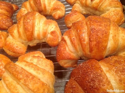 How to Make Cornetti (Italian Croissants) | OneDayInItaly.com Travel Blog Italian Croissant Recipe, Cornetto Recipe, Thit Nuong Recipe, Koulourakia Recipe, Arancini Recipe, Cannelloni Recipes, Homemade Croissants, Italian Cuisine Recipe, Italian Recipes Dessert