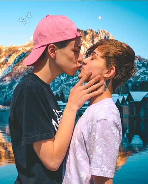 Tyler Brown Justin Blake Jyler Two Boys Kissing, Justin Blake, Happiness Motivation, Pinterest Christmas, Teen Boy Outfits, Two Boys, Boy Pictures, Family Lifestyle, Teenage Boys