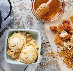 Homemade Honeycomb, Honeycomb Recipe, Honeycomb Candy, Ice Cream Store, Organic Ice Cream, Bee's Knees, Best Ice Cream, Organic Sugar, Cookie Crumbs