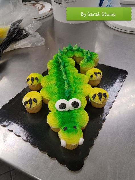 Alligator or crocodile pull apart cupcake cake- buttercream by Sarah Stump Pull Apart Cupcake, Pull Apart Cupcake Cake, Pull Apart Cake, Cake Pulls, Pull Apart Cupcakes, Cupcake Images, Cake Buttercream, Cupcake Wars, Cupcake Bakery