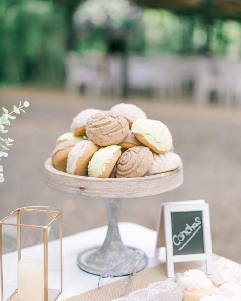 Conchas Dessert Table, Mexican Conchas Wedding, Mini Conchas Pan Wedding, Mexican Mini Desserts, Mexican Wedding Desserts, Baptism Treat Table, Pan Dulce Table Wedding, Pan Dulce Table, Mexican Wedding Dessert Table