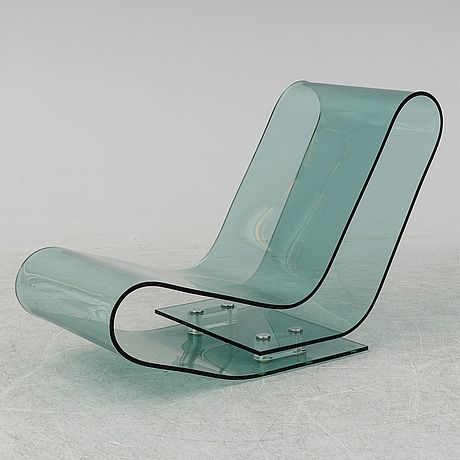 MAARTEN VAN SEVEREN, an'LCP' plastic lounge chair from Kartell. - Bukowskis Plastic Lounge Chair, Kartell Chair, Plastic Chair Design, Holistic Spa, Glass Chair, F Men, Mid Century Aesthetic, Acrylic Furniture, Pierre Paulin