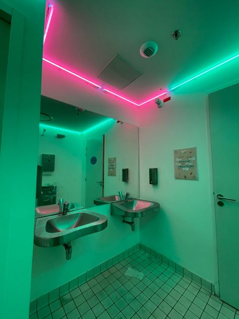 #neon #spot #aesthetic #vibes Neon Mirror Aesthetic, Neon Light Bathroom, Neon Green Bathroom, 80s Bathroom Aesthetic, Party Bathroom Aesthetic, Neon Bathroom Aesthetic, Indie Bathroom, Neon Bathroom, Club Bathroom