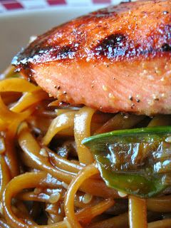 Asian Salmon Pasta with Snow Peas and Mushrooms Peas And Mushrooms, Easy Italian Recipes, Finger Food Recipes, Asian Salmon, Recipes Bbq, Salmon Pasta, Snow Peas, Pasta Lover, Easy Italian