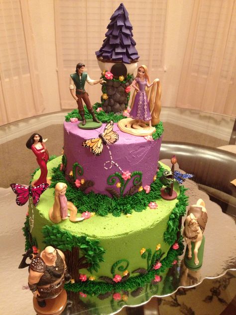 Tangled Life On Social Media, Rapunzel Birthday Cake, Bolo Rapunzel, Rapunzel Cake, Pictures Of Myself, Rapunzel Birthday Party, Sweet Sixteen Birthday Party Ideas, Disney Wedding Cake, Tangled Birthday