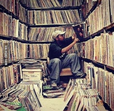 Record storage inspiration. Vinyl Records Music, Vinyl Record Shop, Vinyl Aesthetic, Record Stores, Stile Hip Hop, Real Hip Hop, Vinyl Record Storage, Vinyl Storage, Hip Hop Art