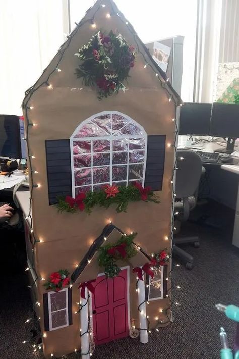 50+ Easy DIY Cubicle Christmas Decorations to Decorate Like a Boss - Holidappy Cubicle Christmas Decorations Contest, Christmas Cube Decorations, Office Xmas Decorations, Diy Cubicle, Christmas Desk Decorations, Christmas Cubicle, Cubicle Decorations, Christmas Cubicle Decorations, Christmas Contests