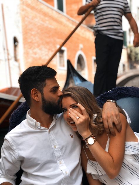 Italy Proposal Aesthetic, Gondola Proposal, Europe Proposal, Venice Proposal, Venice Italy Aesthetic Couple, Love Proposal, Proposal Pictures, Engagement Pictures Poses, Wedding Proposals