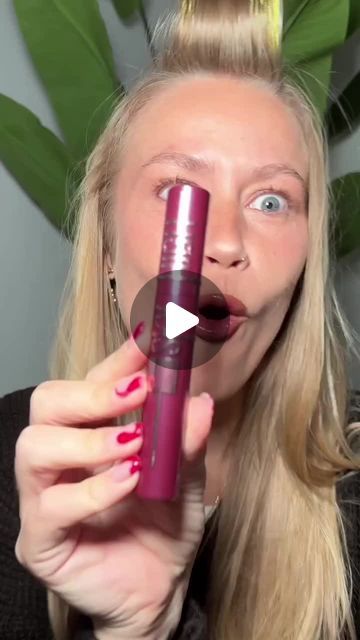 NORMAL Danmark 🇩🇰 on Instagram: "Sidsels Burgundy efterårs-favoritter fra NORMAL 🍷🍇

✨Maybelline Sky High mascara i `Burgundy Haze` til 88 kr. 
✨W7 Soft Eyes eyeliner til 19 kr. 

#normaldk #burgundy #efterår #efterårsmakeup #makeupfavoritter" Burgundy Mascara, Red Mascara, Maybelline Sky High Mascara, Maybelline Sky High, Sky High Mascara, Eyes Eyeliner, Maybelline Mascara, Soft Eyes, Sky High