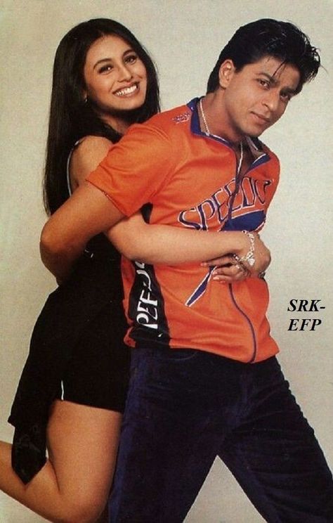 Kuch Kuch Hota Hai (1998) : Shahrukh Khan and/et Rani Mukerji. https://www.facebook.com/ShahrukhKhanEuropeenFanPage Mrs Chatterjee Vs Norway, 90s Bollywood Fashion, Vintage Bollywood Aesthetic, 90s Bollywood Aesthetic, Kuch Kuch Hota Hai, Rani Mukerji, Bollywood Posters, Retro Bollywood, 90s Bollywood