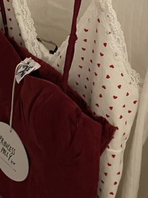 Maroon Aesthetic Burgundy, Burgundy Aesthetic, Red Coquette, Loving Him Was Red, Cherry Wine, Dark Coquette, Cream Aesthetic, Red Icons:), Vintage Americana