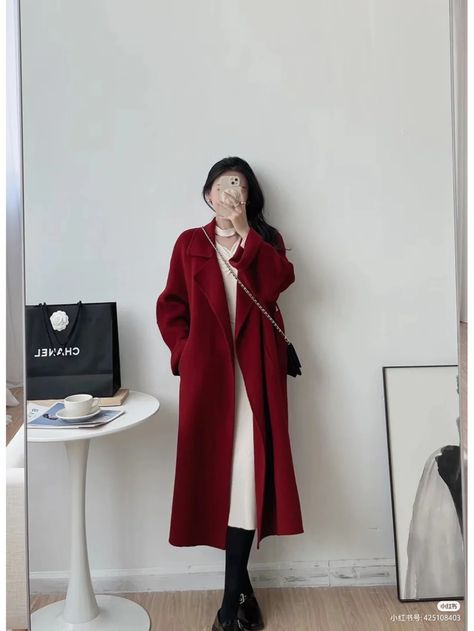 Long Red Coat Outfit Winter, Dark Red Coat Outfit, Red Coat Outfit, Minimal Style Outfits, Long Wool Coat Women, Red Overcoat, Modest Winter Outfits, Africa Trip, Simple Style Outfits