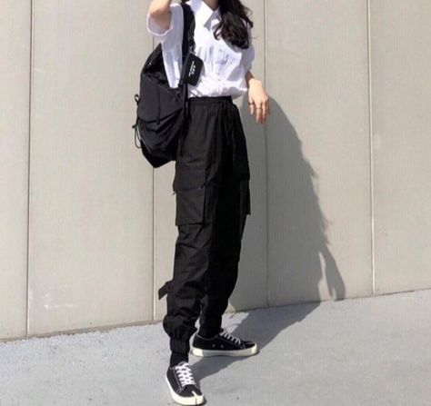 Cargo Outfit, Outfit Aesthetics, Style Goals, Black Cargo Pants, Black Cargo, Asian Outfits, Tomboy Fashion, Fashion Line, Things To Buy