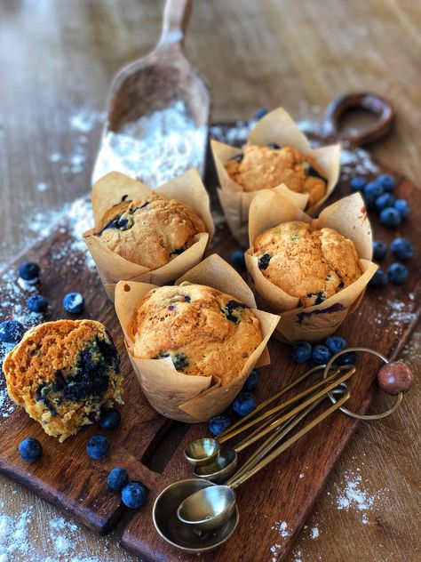 Who does not love muffins!? These beauties never last long enough to get a second one in my house, so if you make them eat them fast before they disappear! #plantbased #plantifulkiki #plantbasedbreakfast #easyplantbased #tastyplantbasedfood Starch Solution Muffins, Plantiful Kiki Recipes, Plentiful Kiki, Snack Plant, Blueberry Muffins Easy, Plantiful Kiki, Earthy Andy, Easy Plant Based Recipes, Vegan Bento