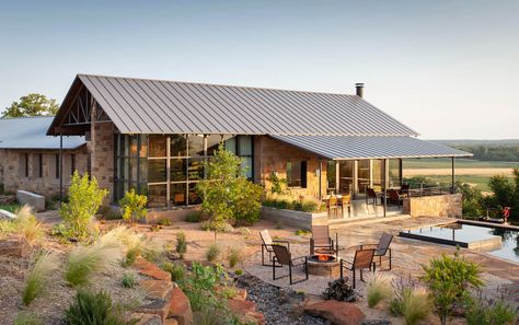 The architect and designer (Sanders Architecture and Britt Design Group) call this Texas ranch “Rocking 8” it is located on a remote 300,000 acre ranch, home was designed around stunning vistas and rock formations. #architecture #house #fashion #decor #diy #homedecor #amazingarchitecture #interiordesign #contemporanyhome #modern #residence #designer Contemporary Ranch House Plans, Texas Ranch House, Oasis House, Exposed Trusses, Rustic Houses, Modern Ranch House, Ranch Ideas, Van Racking, Zen Rock