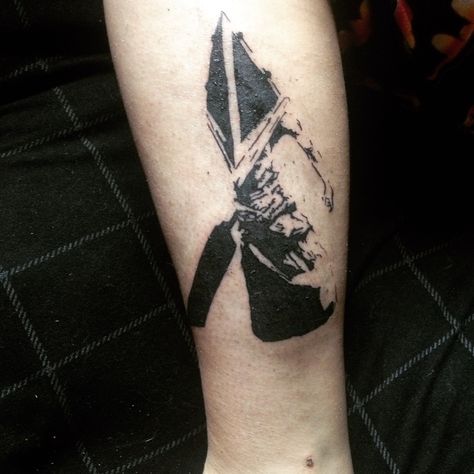 Silent Hill; Pyramid Head Silent Hill Tattoo Pyramid Head, Pyramid Head Tattoo Design, Silent Hill 2 Tattoo, Omar Core, Pyramid Head Tattoo, Silent Hill Tattoo, Silent Hill Pyramid Head, Head Tattoo Design, Hill Tattoo