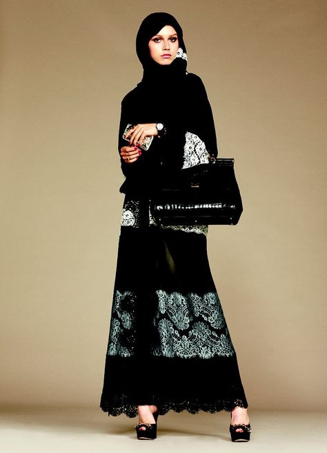 Dolce And Gabbana Abaya Collection, Luxury Maxi-length Abaya With Intricate Embroidery, Luxury Black Bohemian Abaya, Dress Luxury, Abayas Collection, Habits Musulmans, Bohemian Floor-length Abaya With Floral Embroidery, Hijab Stile, Abaya Style